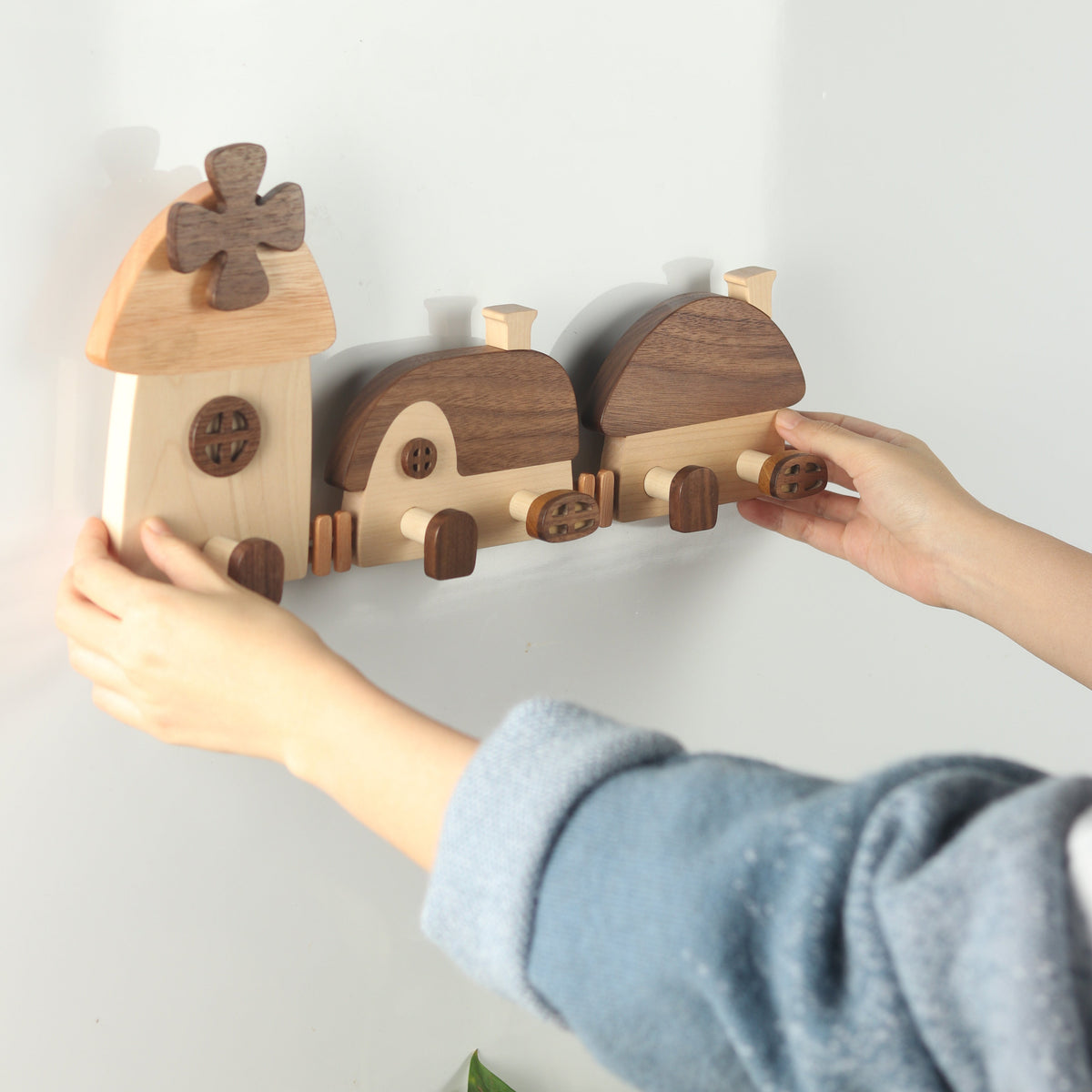 Little House-Shaped wood Hanger