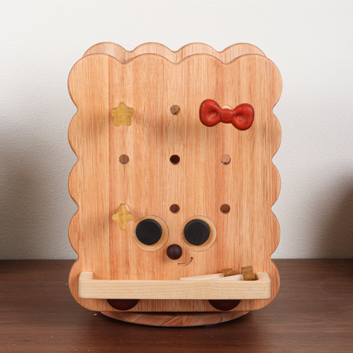Rotating Storage Rack in the Shape of a Cookie