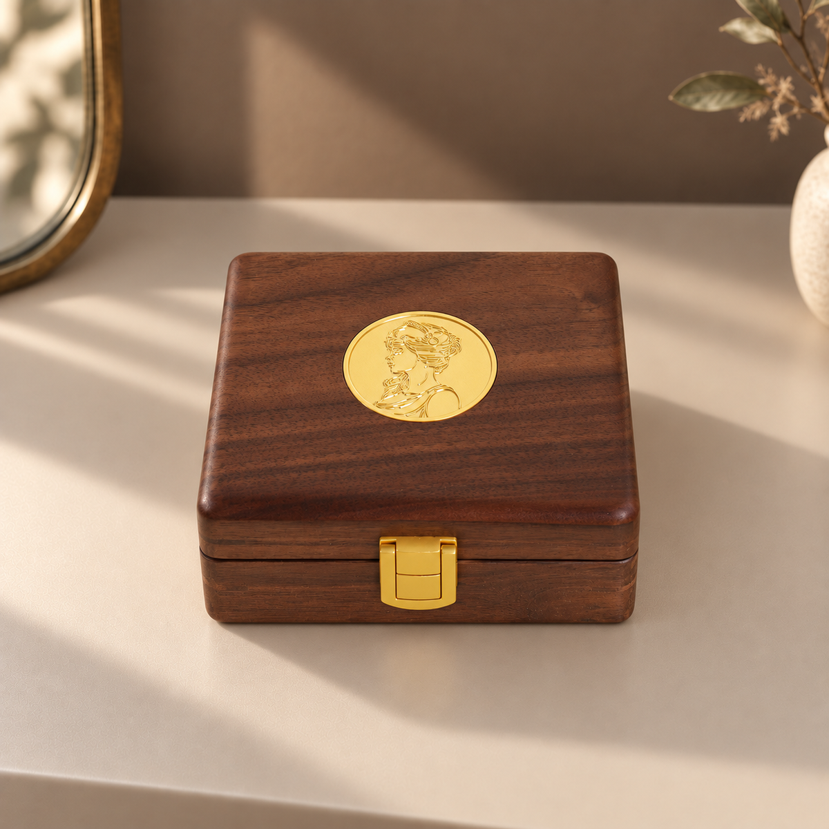 OUI oui-jewelry-rect-gilded product detail square photo