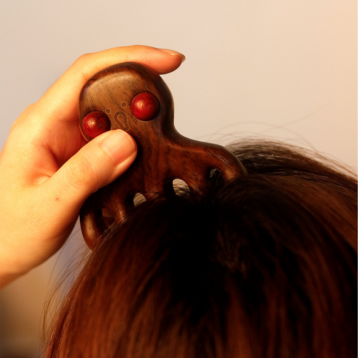 Octopus-Shaped Massage Comb scene photo, original pixels preserved on a square canvas