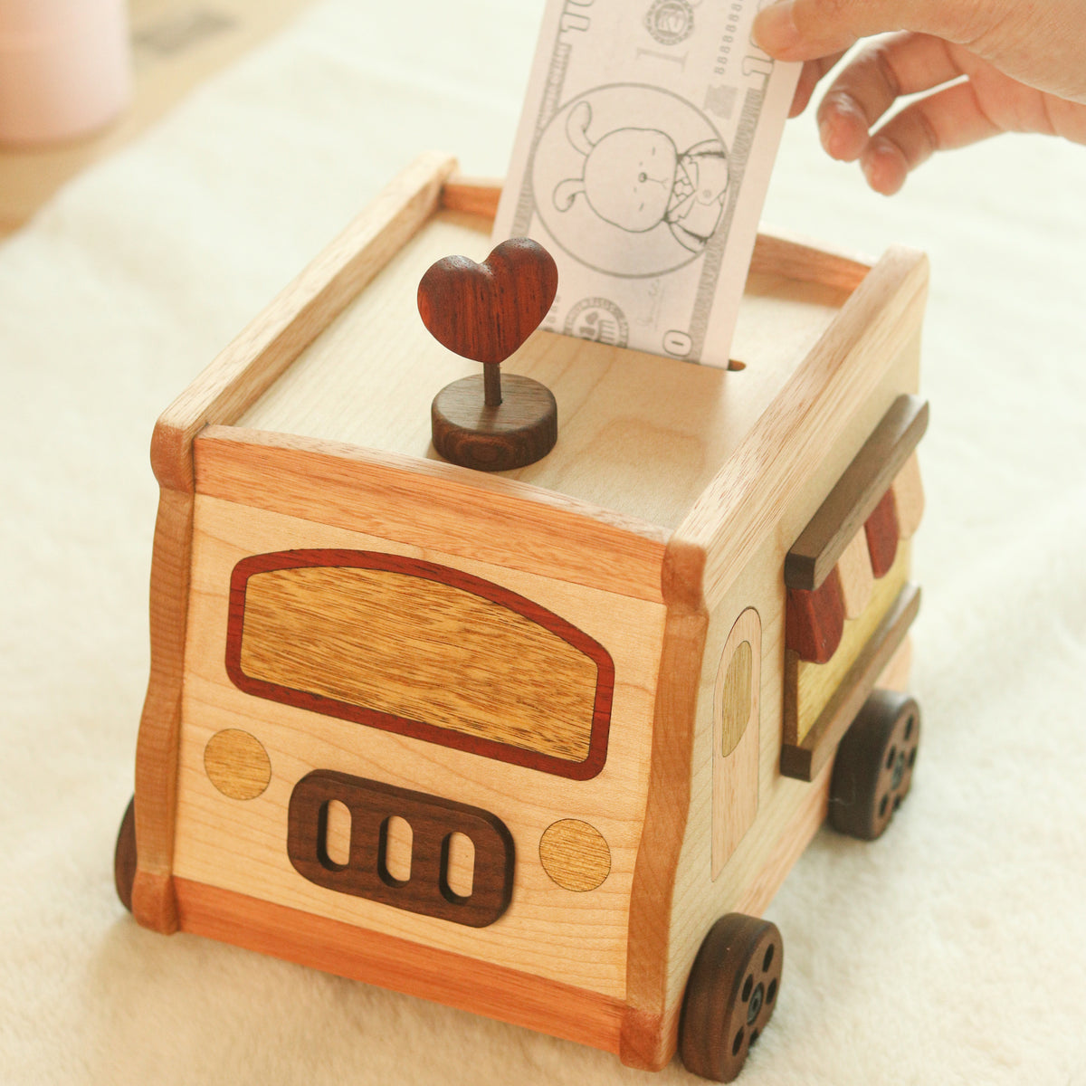 OUI oui-storage-heart-car product detail square photo