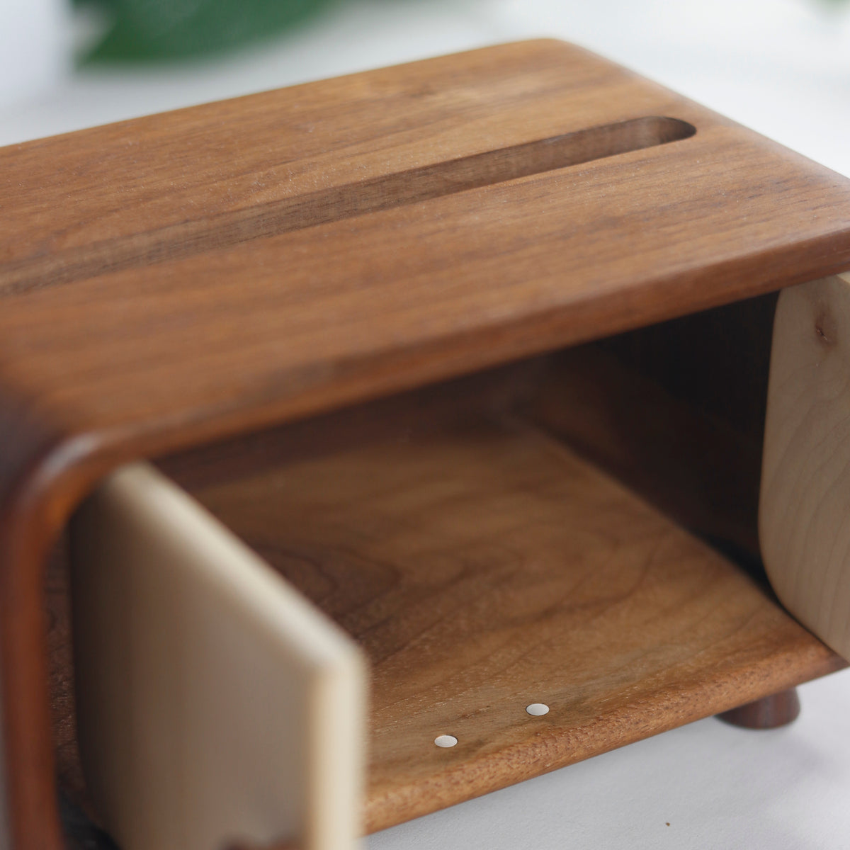 OUI oui-tissue-mini-cabinet product detail square photo